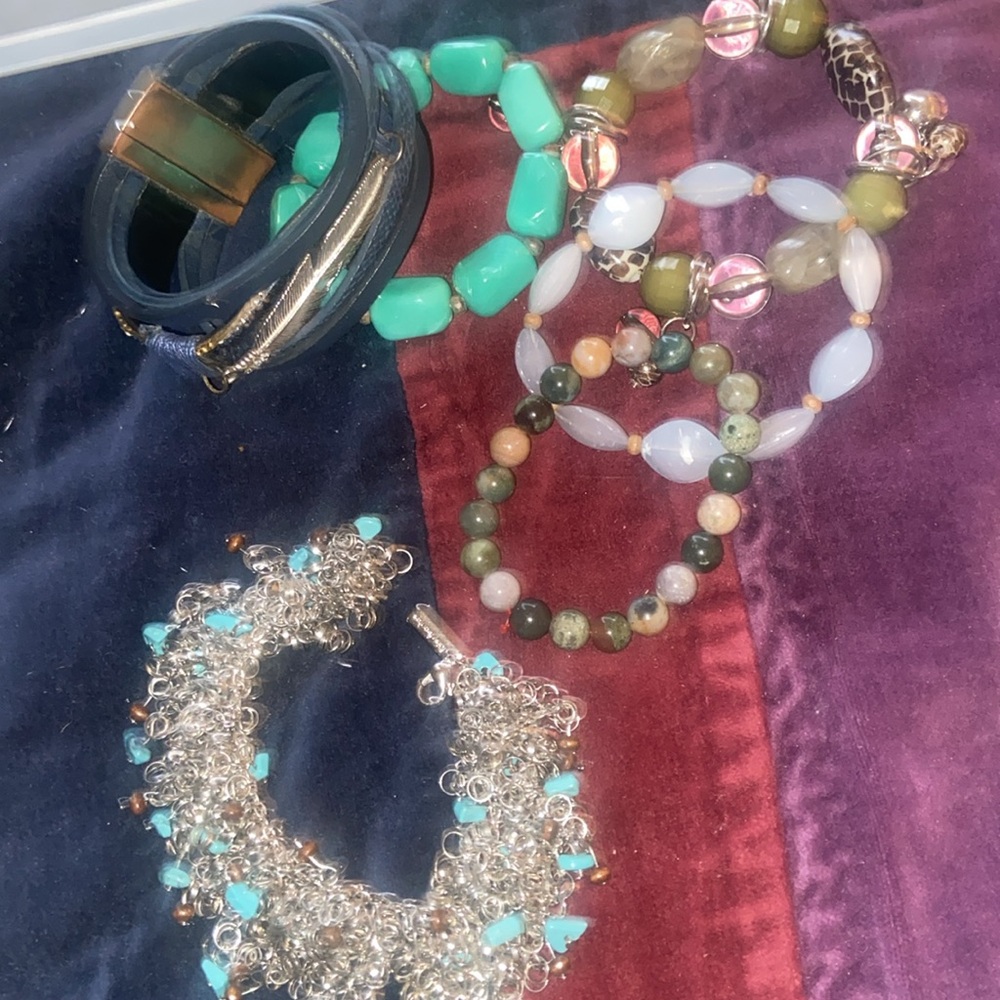 BUNDLE OF ASSORTED VINTAGE JEWELRY - Picture 3 of 13